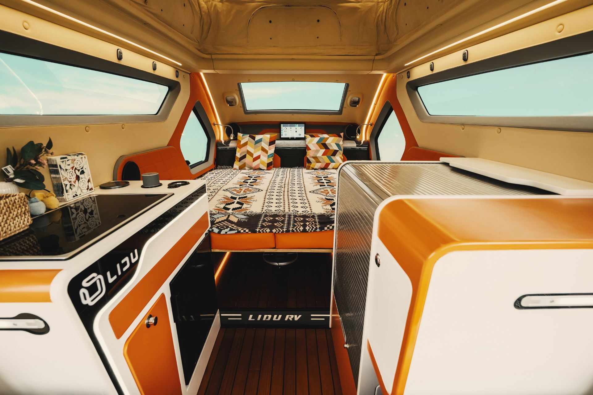 Aquila-360_interior-2