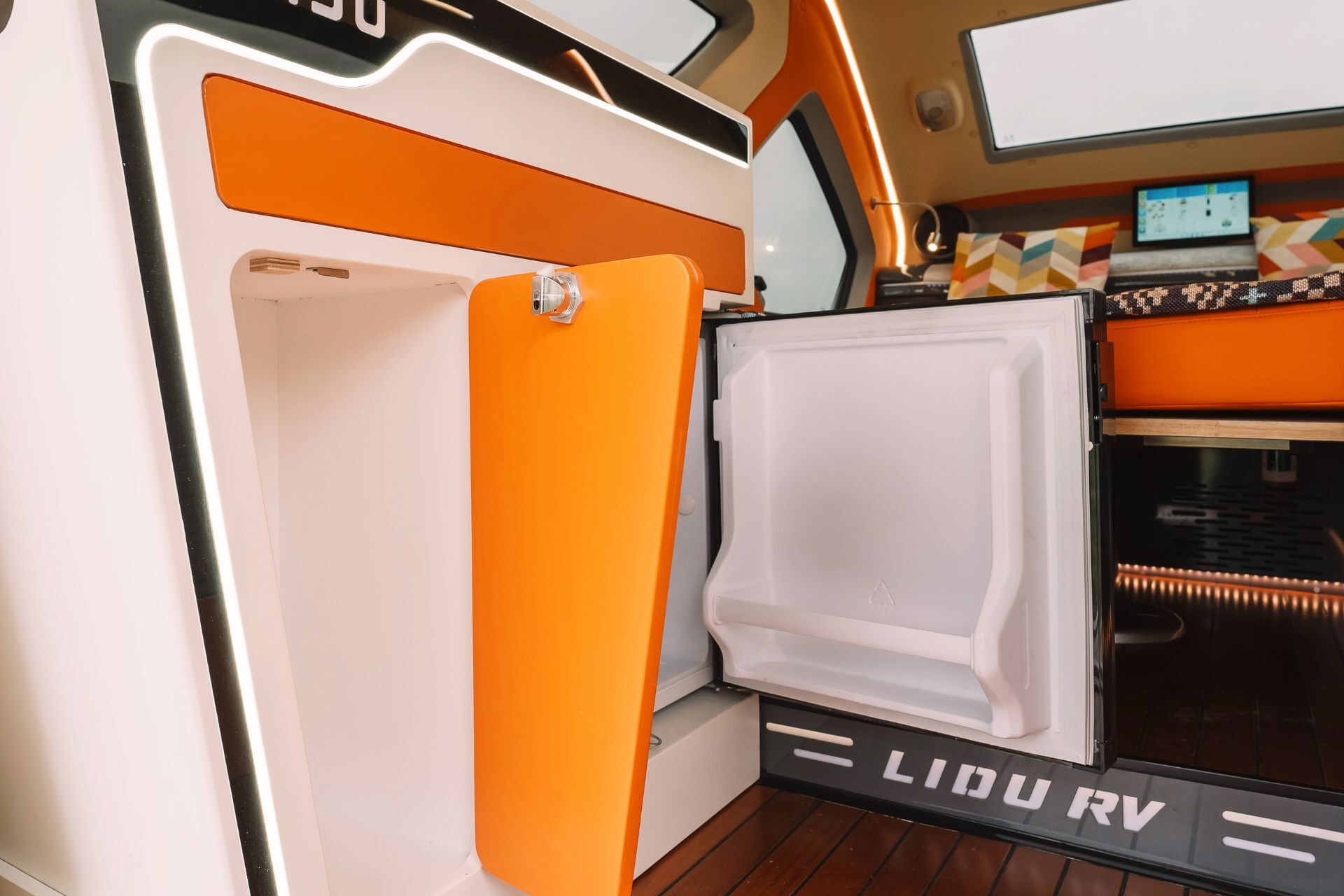 Aquila-360_interior-5